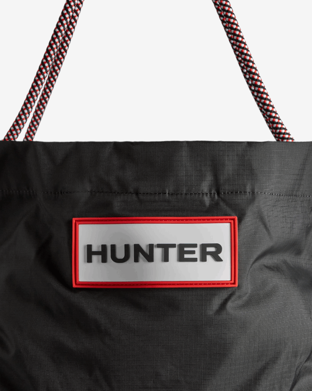 X226V379 reistas van gerecycled ripstop nylon Heren Hunter zwart/rood dooslogo