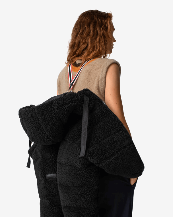 X226V372 Wanderer vegan shearling geïsoleerd kort pufferjack vrouwen Hunter zwart
